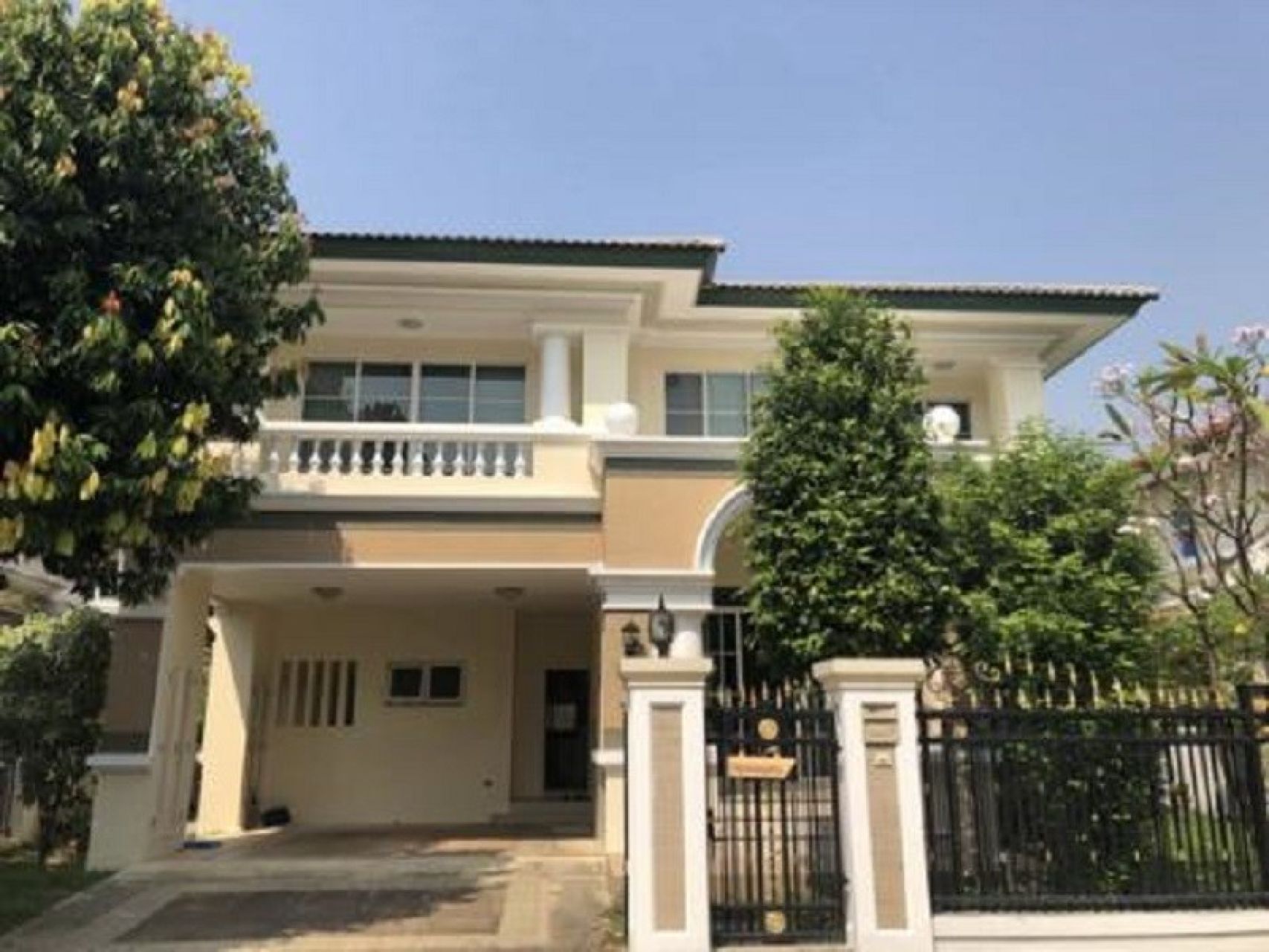 Ladawan Village Srinakarin, Samut Prakan - 11 Houses For Sale And Rent 